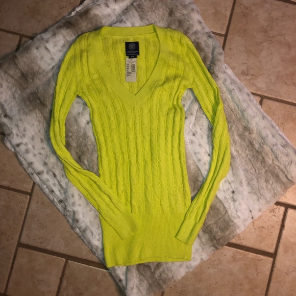 NWT! American eagle sweater - Picture 2 of 11